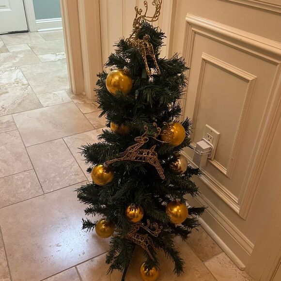 🎄 3’ Tacoma Pine Christmas Tree 🎄 - Picture 9 of 16